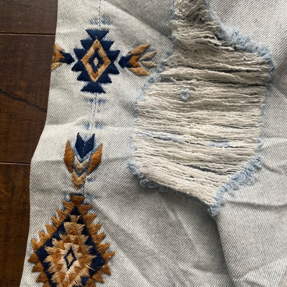 Driftwood Southwestern Gizelle Embroidered jeans - Picture 9 of 16